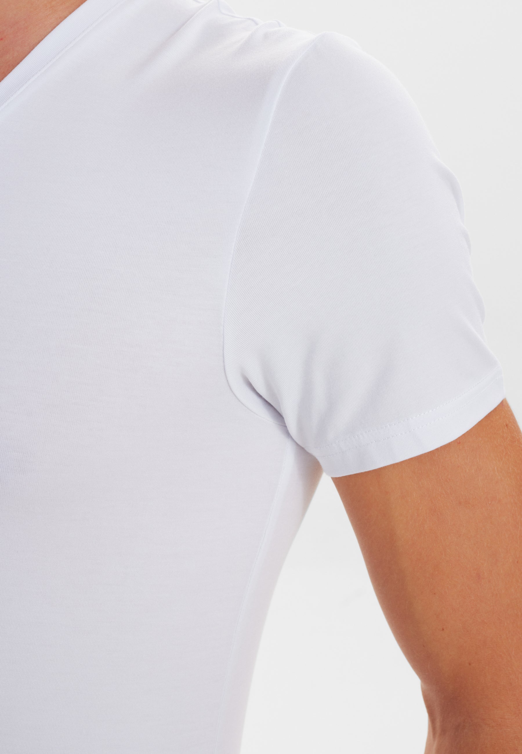 JBS 2-pack V-neck bamboo.