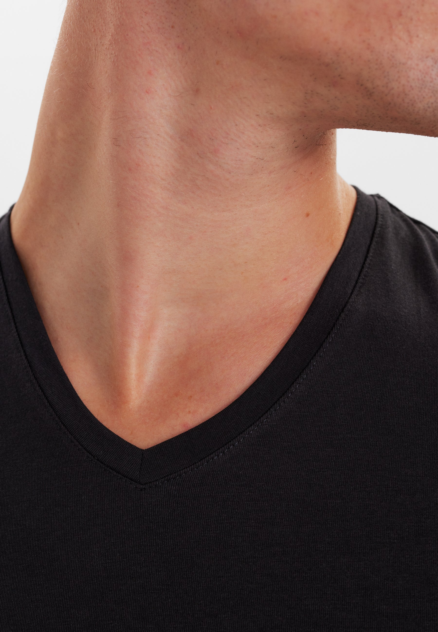 JBS 2-pack V-neck bamboo.