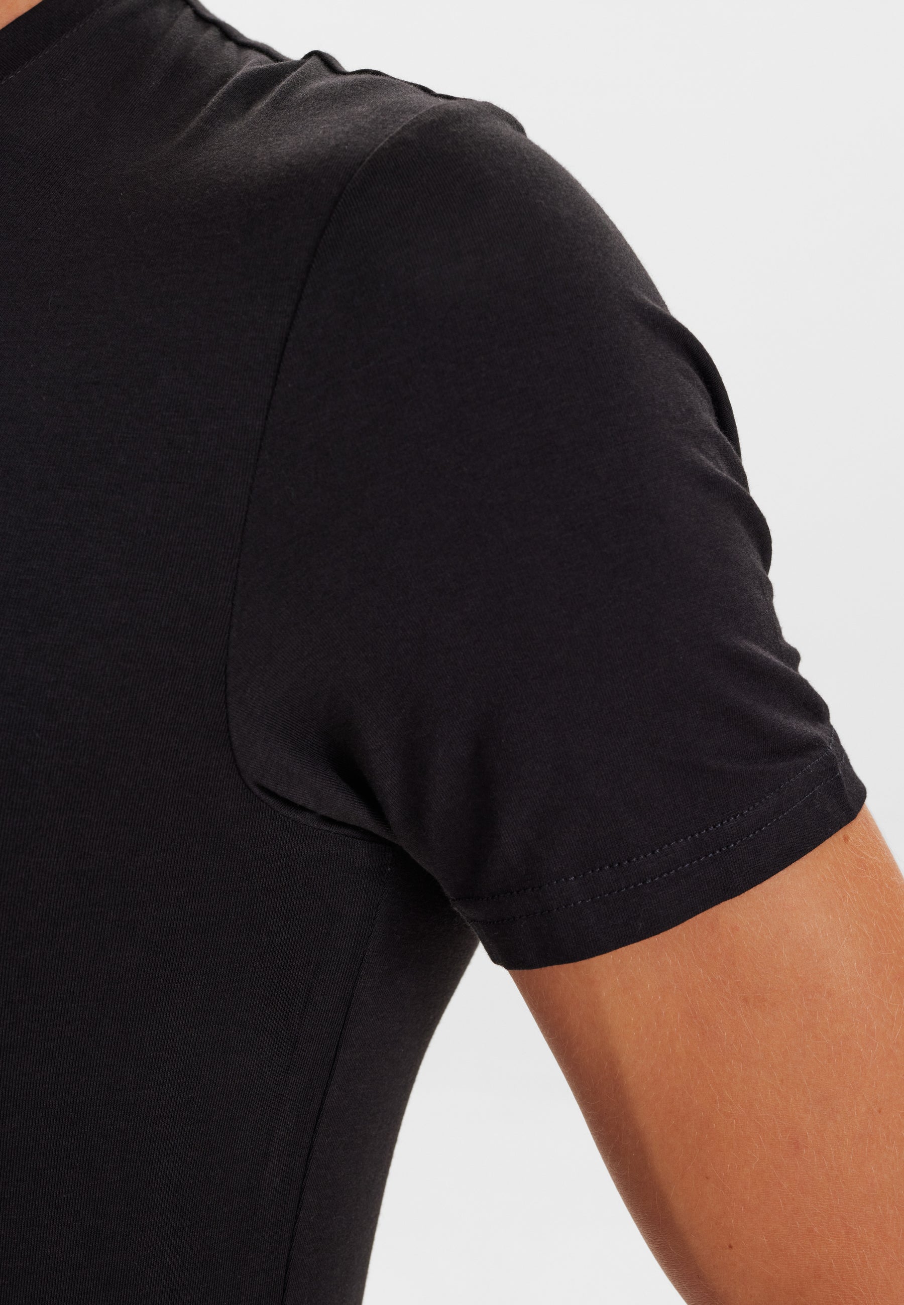 JBS 2-pack V-neck bamboo.