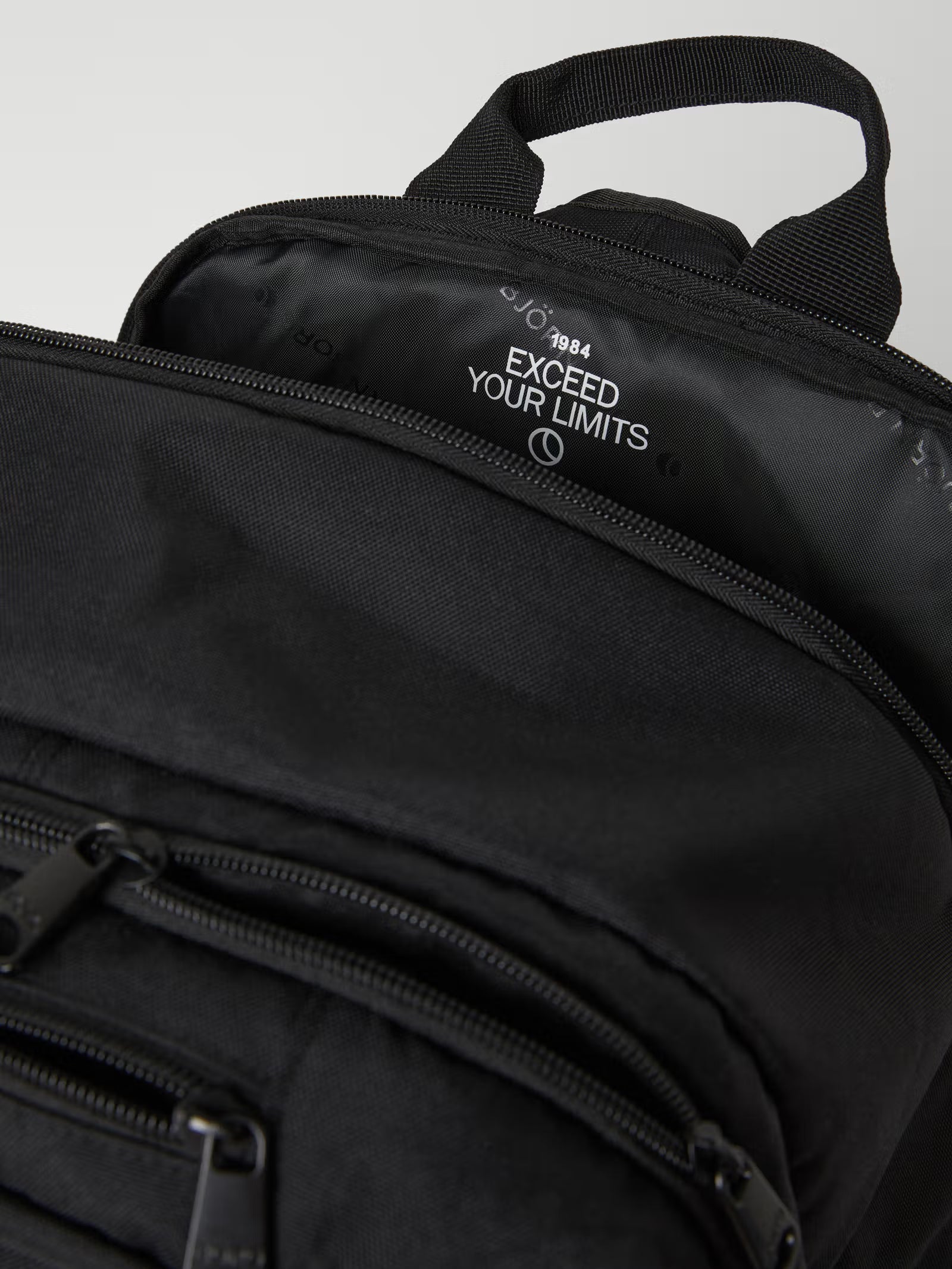 CORE CURVE BACKPACK
