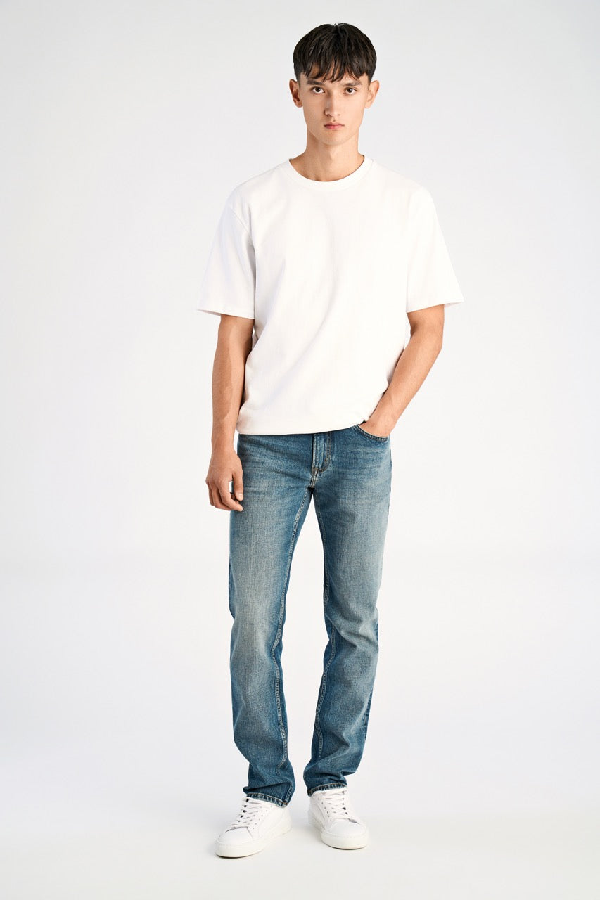 Heavy wash tapered fit jeans