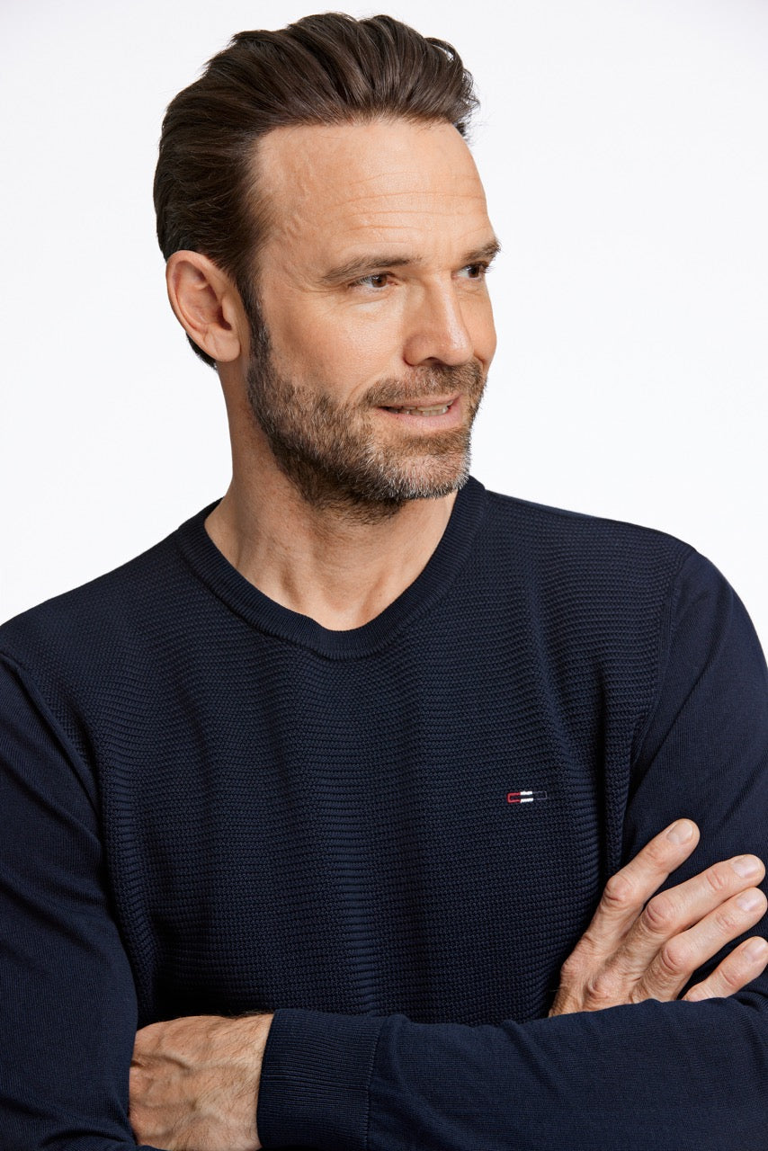 Structured o-neck knit