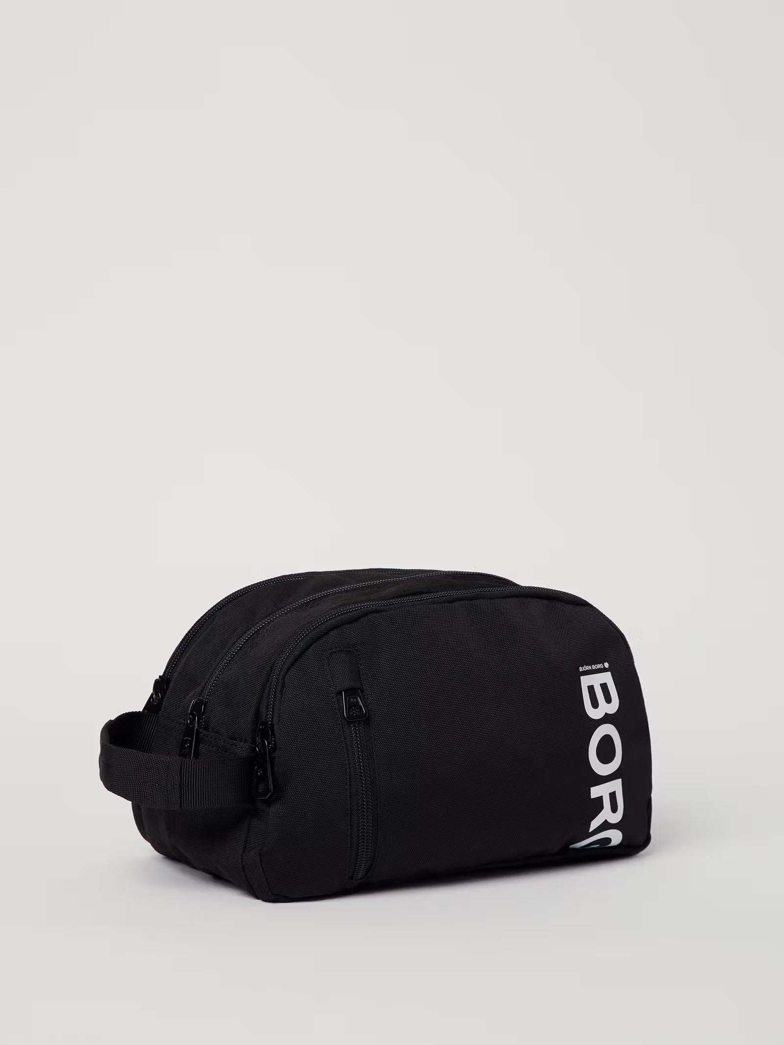 CORE WASH BAG STANDING