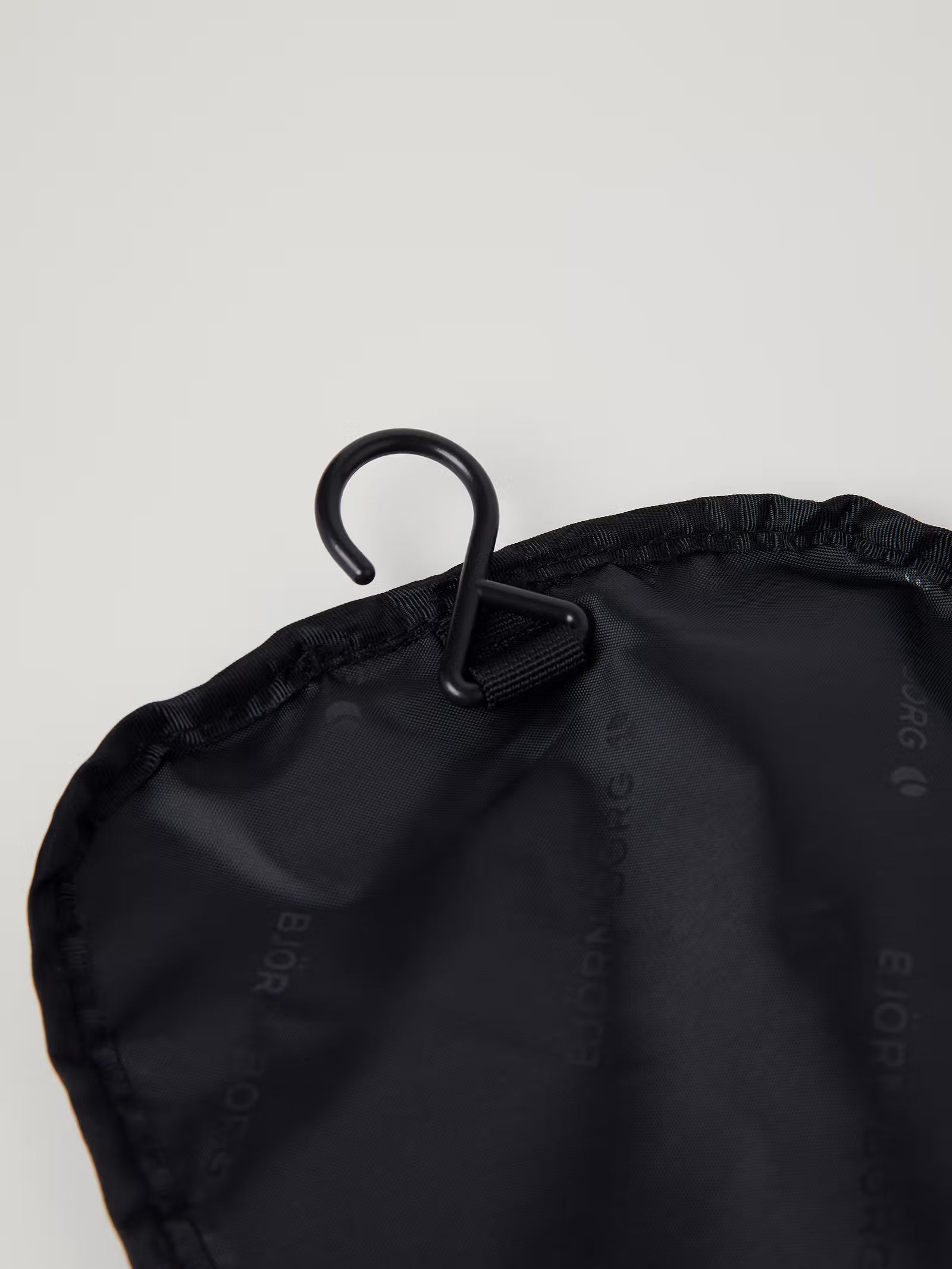 CORE WASH BAG HANGING