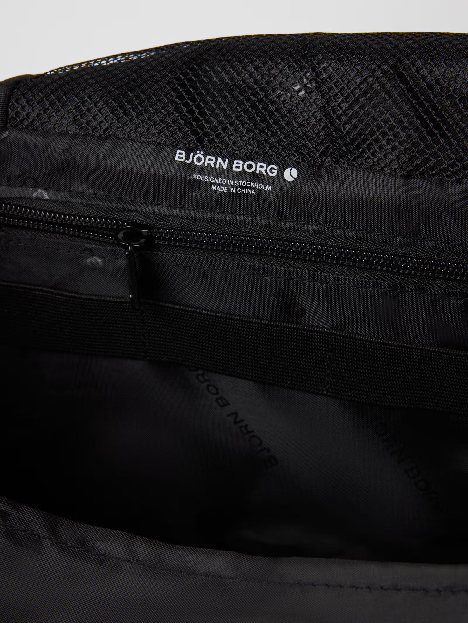 CORE WASH BAG HANGING