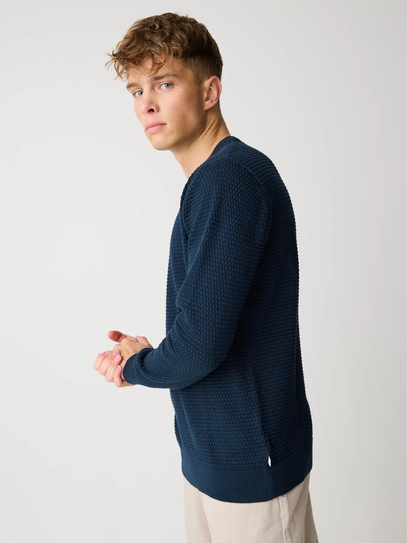STRIK - Bubble knit crew neck - - Hr Ravn