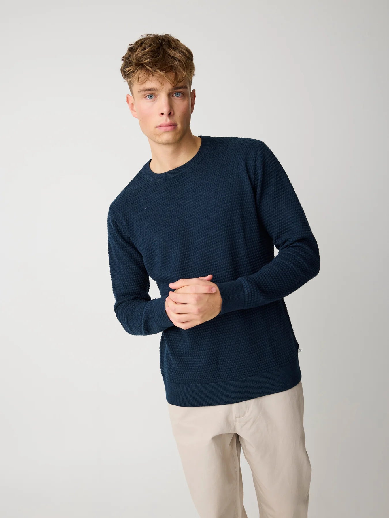Bubble knit crew neck