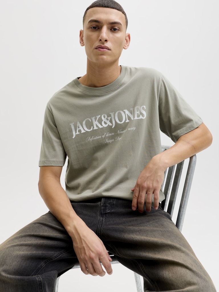 JJDEVIN DAYTONA PRINT TEE SS CREW LN