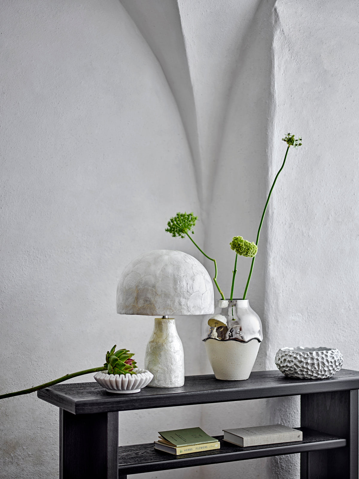 Adria Bordlampe, Natur, Mother of pearl