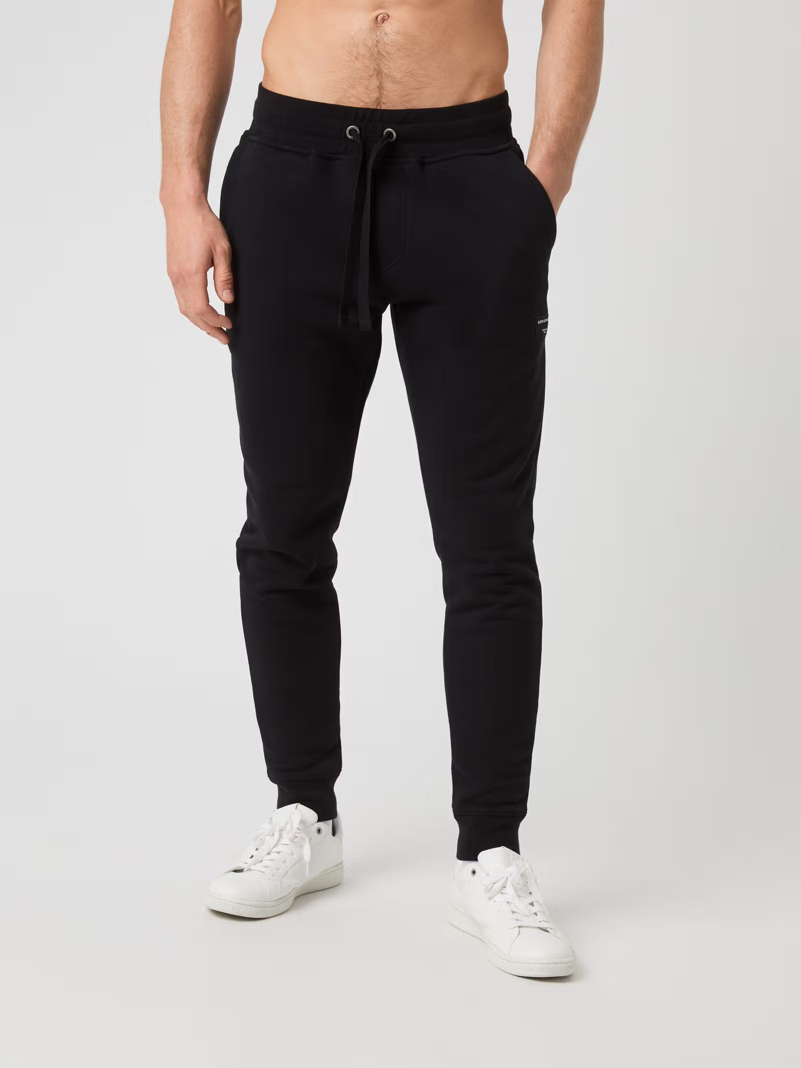 CENTRE TAPERED SWEATPANTS