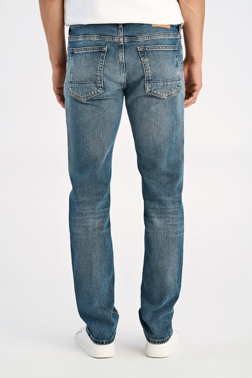 Heavy wash tapered fit jeans