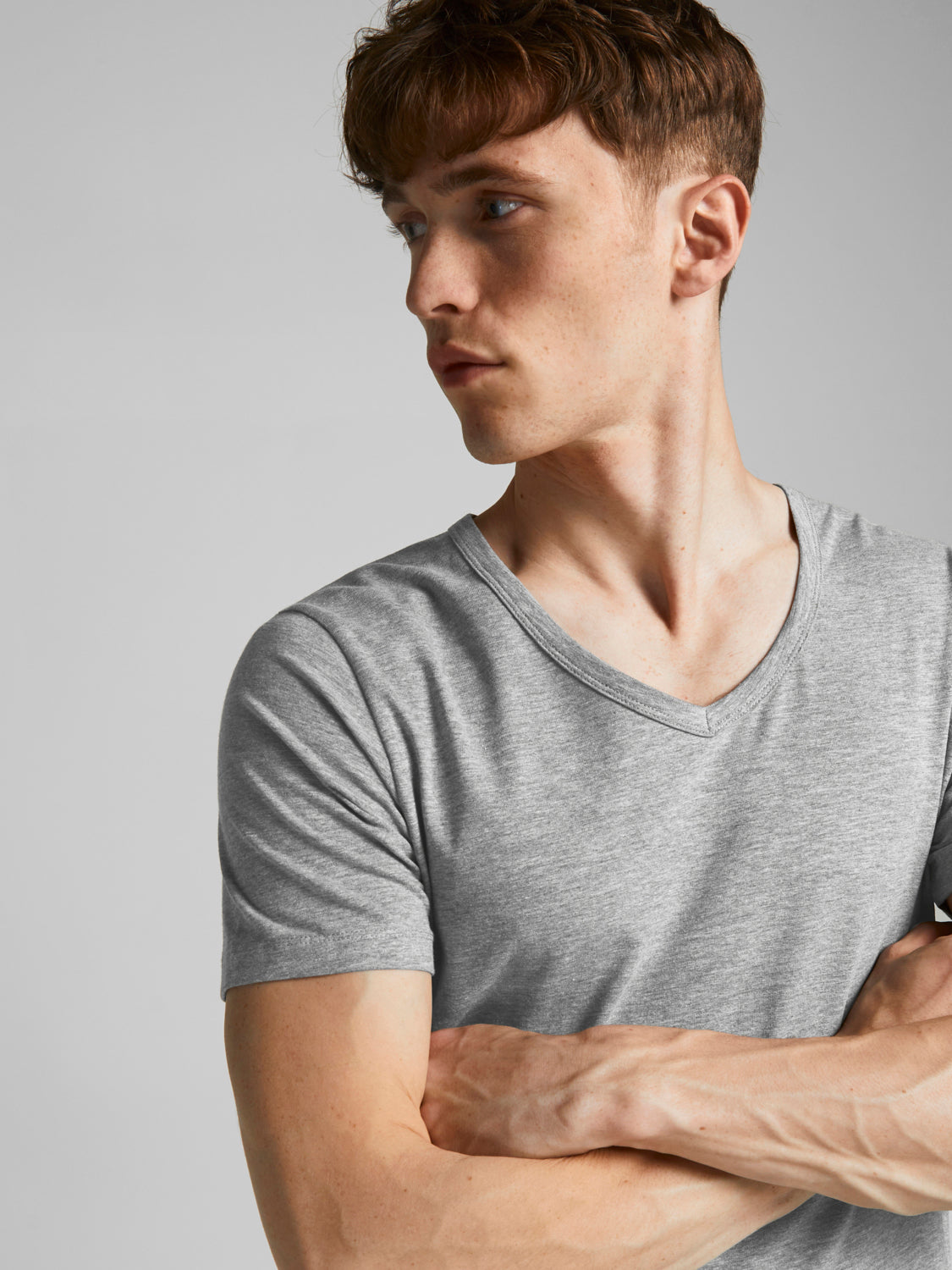 T-shirts - Jjebasic V-Neck Tee S/S Noos -  - Hr Ravn