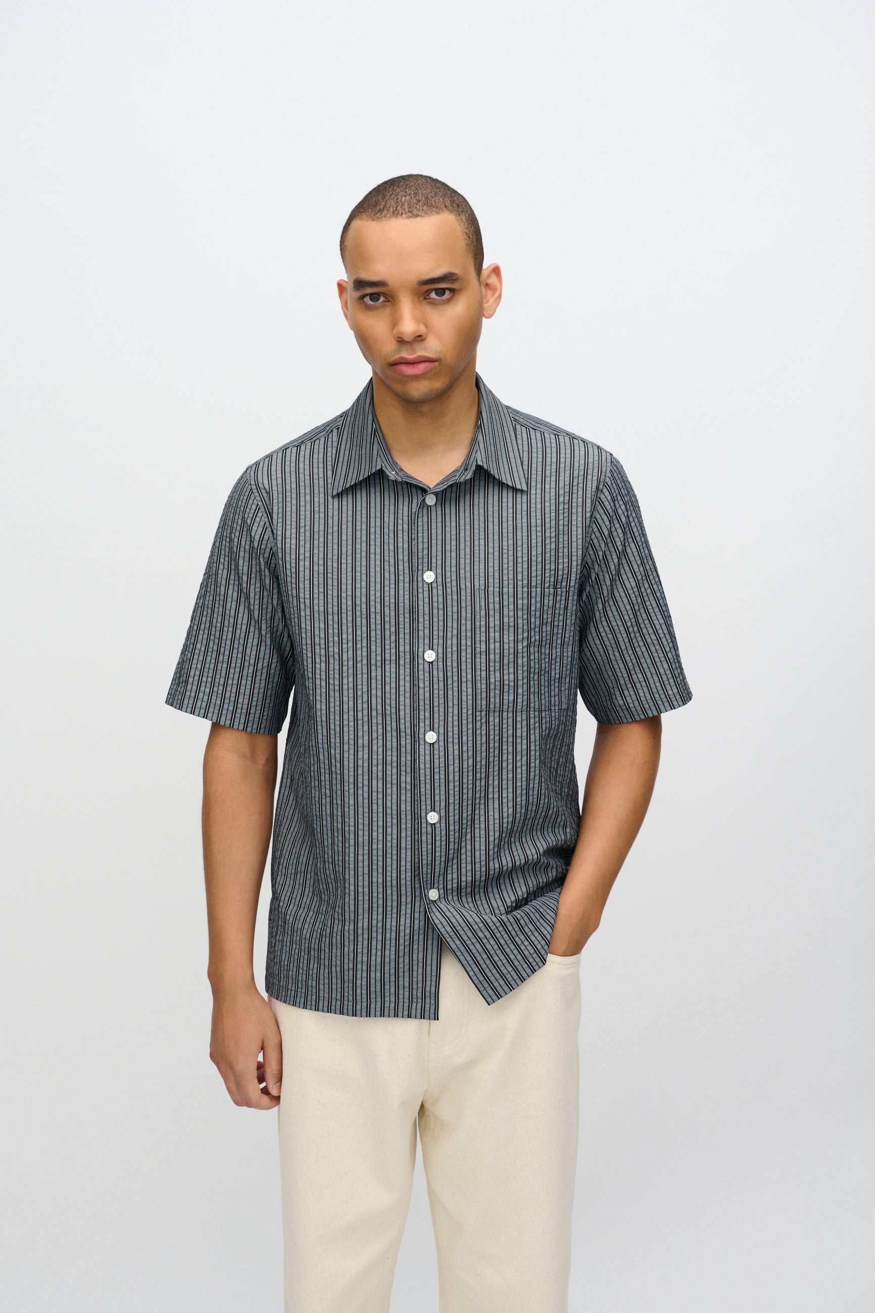 minimum male Nash kortæmet skjorte i striber 4242 Short Sleeved Shirt 999 Black