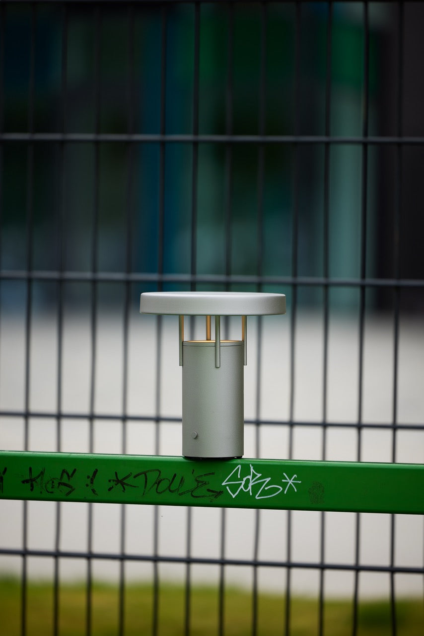 BringMe Transportabel Lampe Mini Metallisk sand