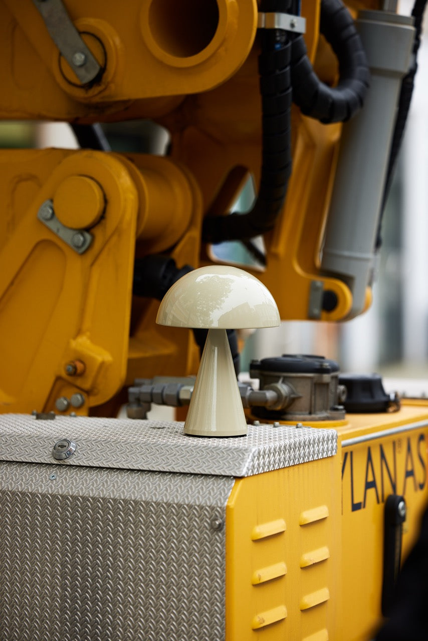 Mush Transportabel Lampe Lys Sand
