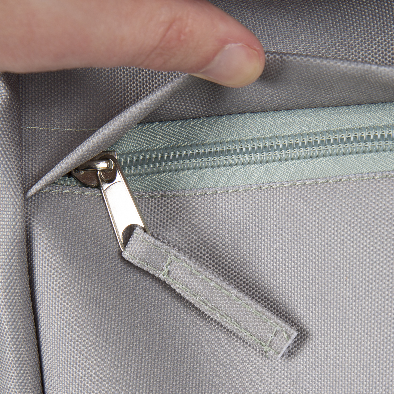 TRESTO- 2 IN 1 TOTE AND BACKPACK